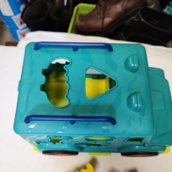 B. toys Animal Rescue Shape Sorter Truck - Happy Cruisers, Rollin' Animal Rescue - Picture 4 of 6